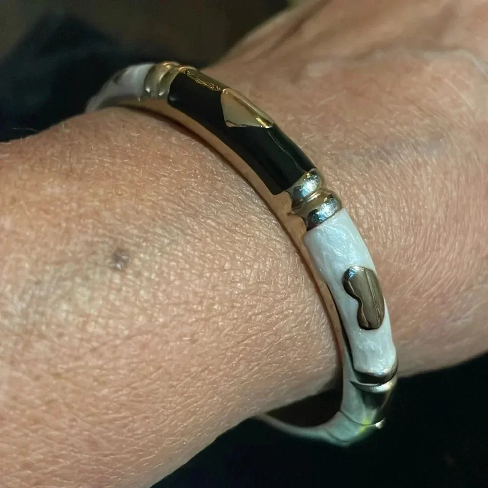 Vintage goldtone hand painted enamel braclet